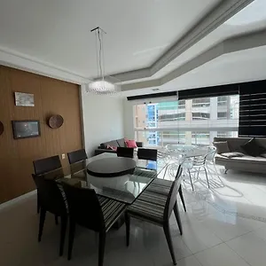 3 Suítes Próximo A Apartamento
